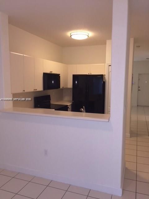 For Rent: $2,000 (2 beds, 2 baths, 914 Square Feet)