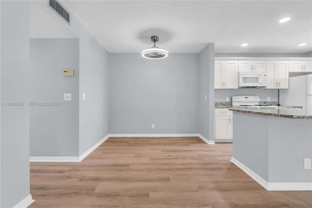 For Rent: $1,800 (2 beds, 2 baths, 1175 Square Feet)