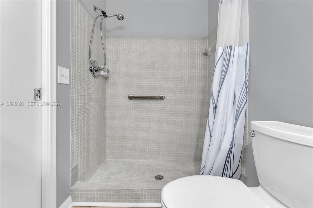 For Rent: $1,800 (2 beds, 2 baths, 1175 Square Feet)