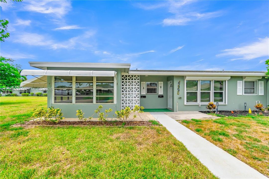 For Rent: $1,800 (2 beds, 2 baths, 1175 Square Feet)