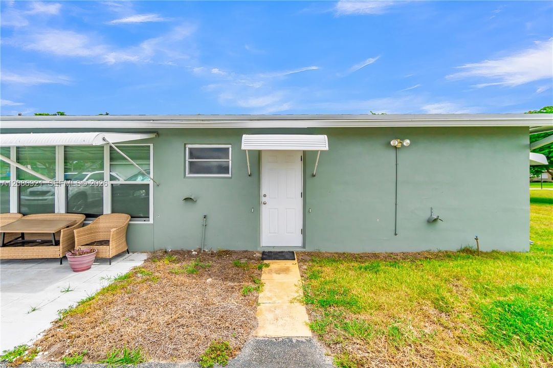 For Rent: $1,800 (2 beds, 2 baths, 1175 Square Feet)