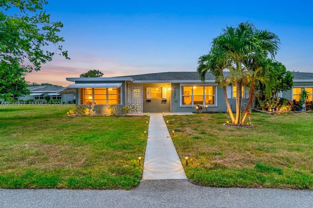 For Rent: $1,800 (2 beds, 2 baths, 1175 Square Feet)