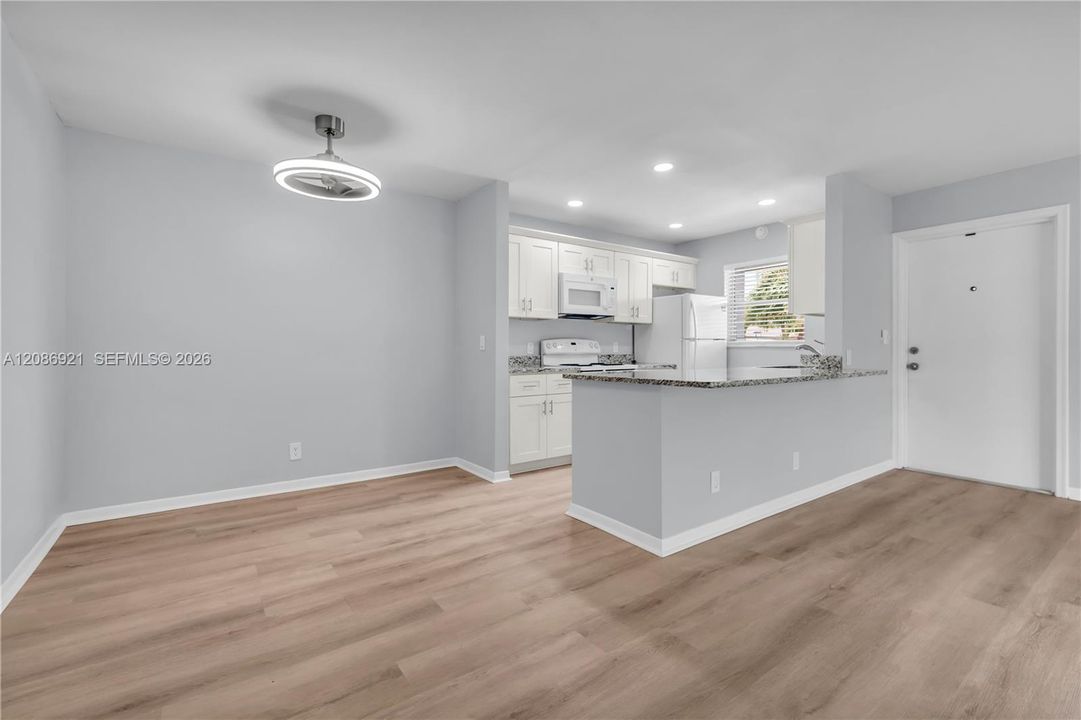 For Rent: $1,800 (2 beds, 2 baths, 1175 Square Feet)