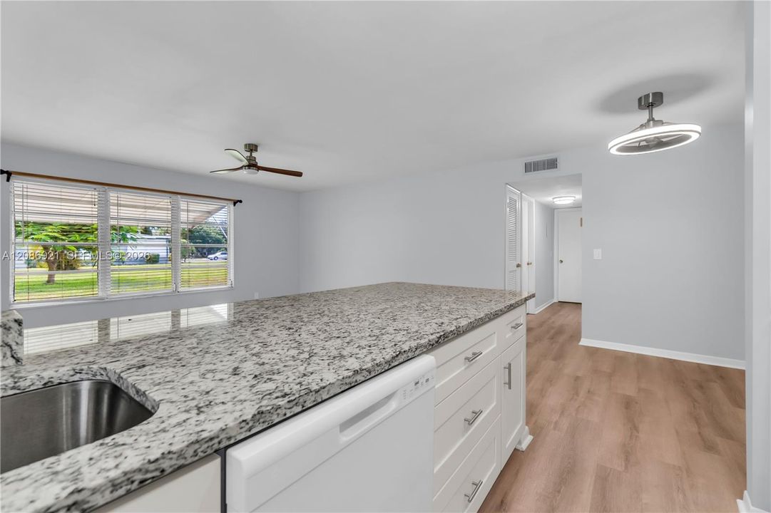 For Rent: $1,800 (2 beds, 2 baths, 1175 Square Feet)