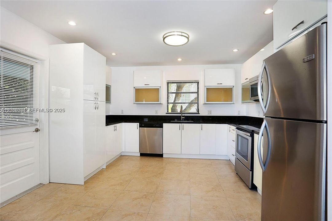 En Renta: $4,900 (3 camas, 2 baños, 2000 Pies cuadrados)