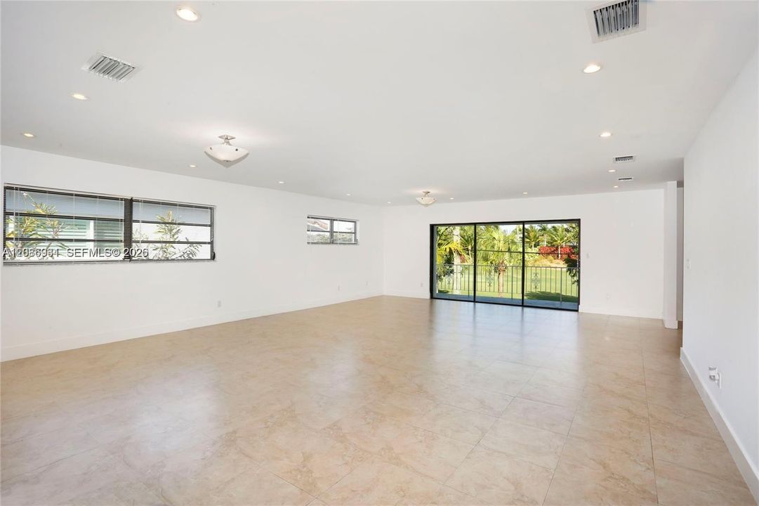 En Renta: $4,900 (3 camas, 2 baños, 2000 Pies cuadrados)