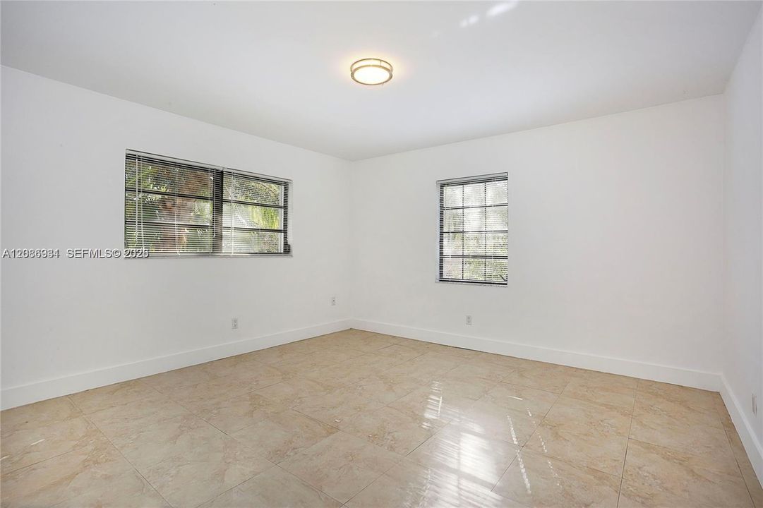 En Renta: $4,900 (3 camas, 2 baños, 2000 Pies cuadrados)