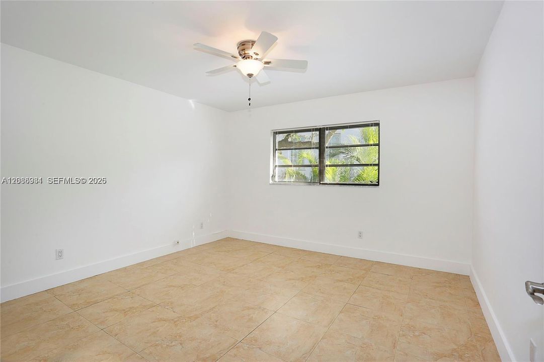 En Renta: $4,900 (3 camas, 2 baños, 2000 Pies cuadrados)