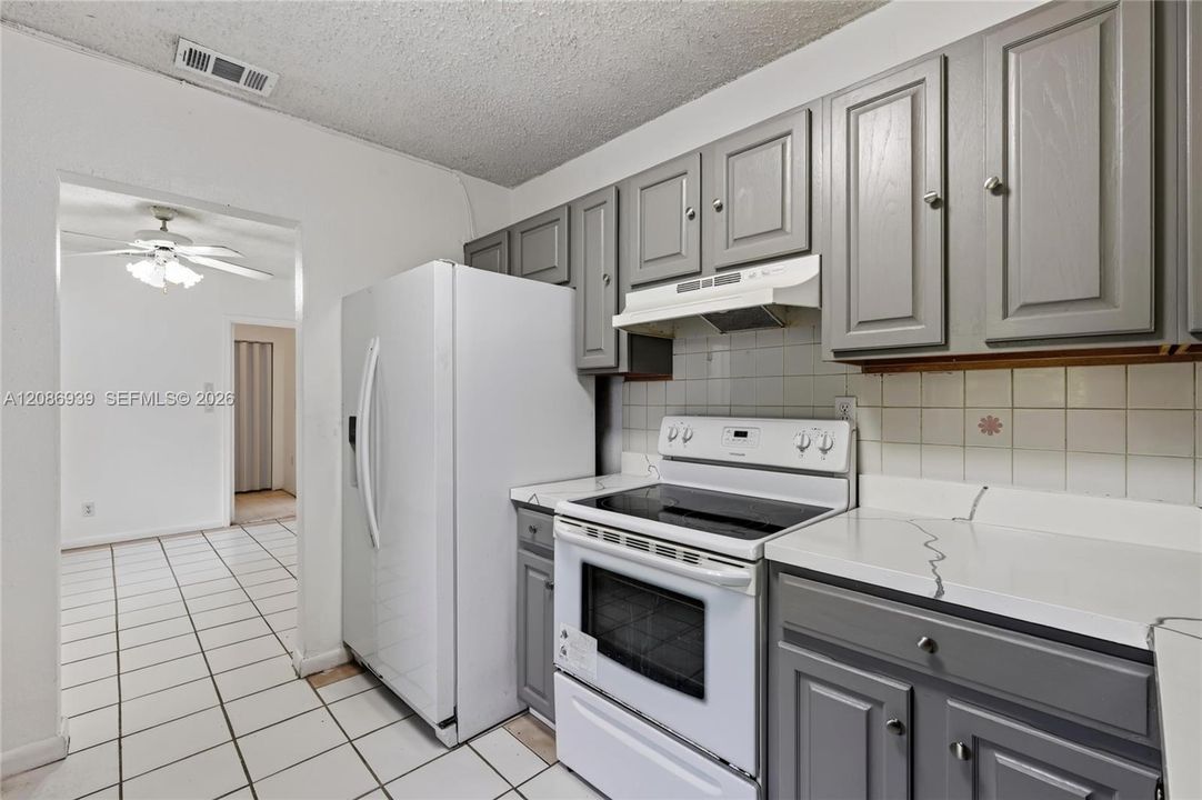 На продажу: $649,900 (4 спален, 2 ванн, 1734 Квадратных фут)