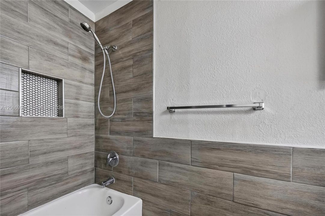 На продажу: $649,900 (4 спален, 2 ванн, 1734 Квадратных фут)
