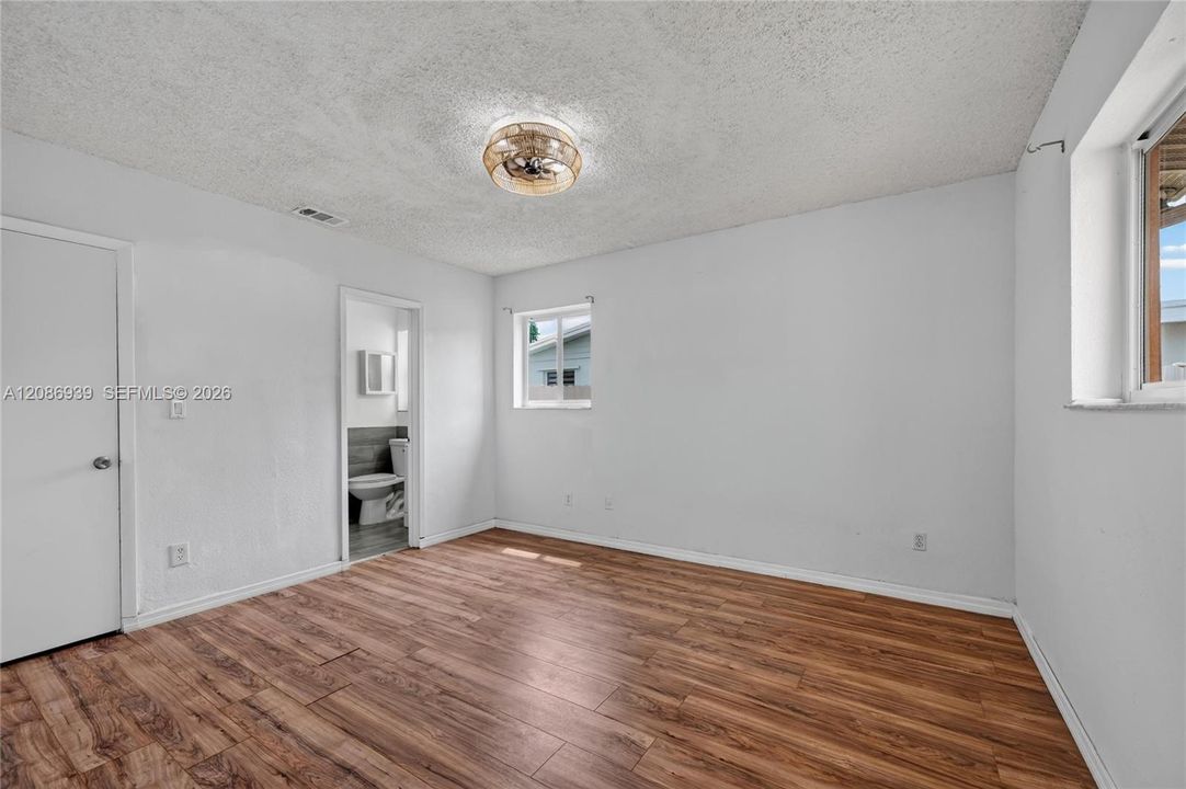 На продажу: $649,900 (4 спален, 2 ванн, 1734 Квадратных фут)