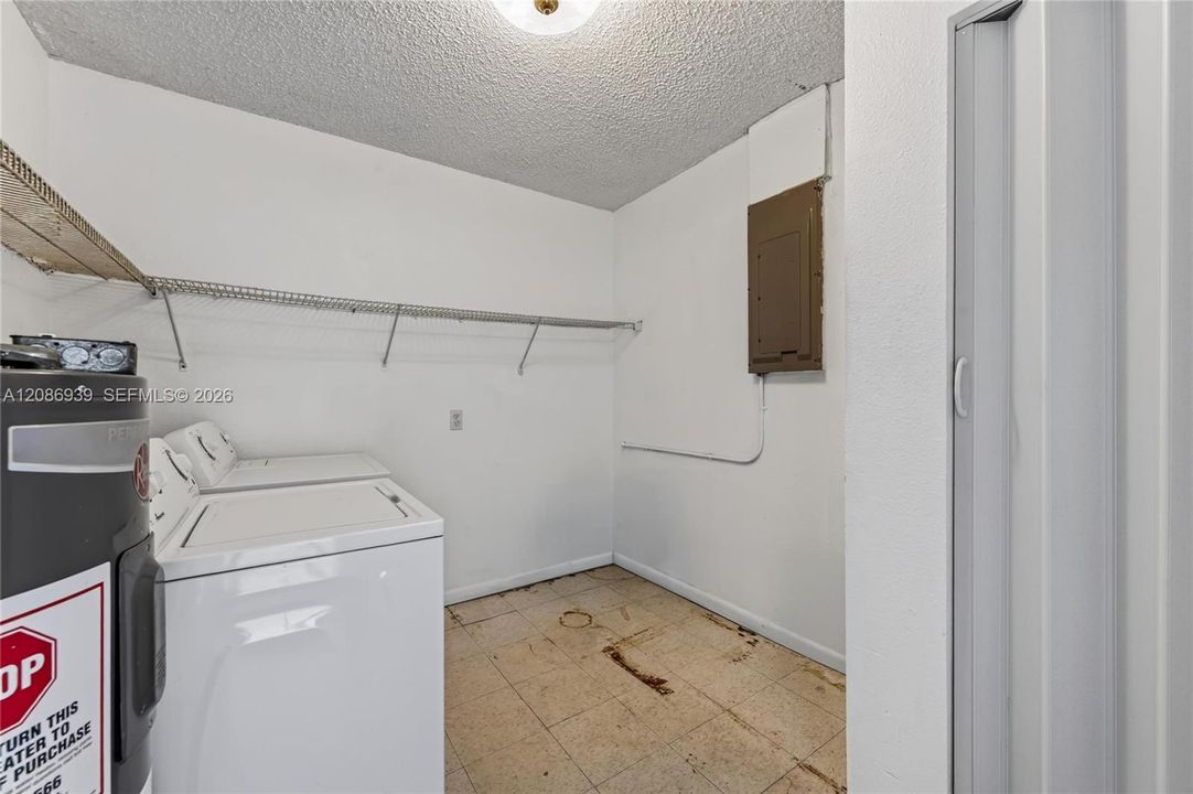 На продажу: $649,900 (4 спален, 2 ванн, 1734 Квадратных фут)