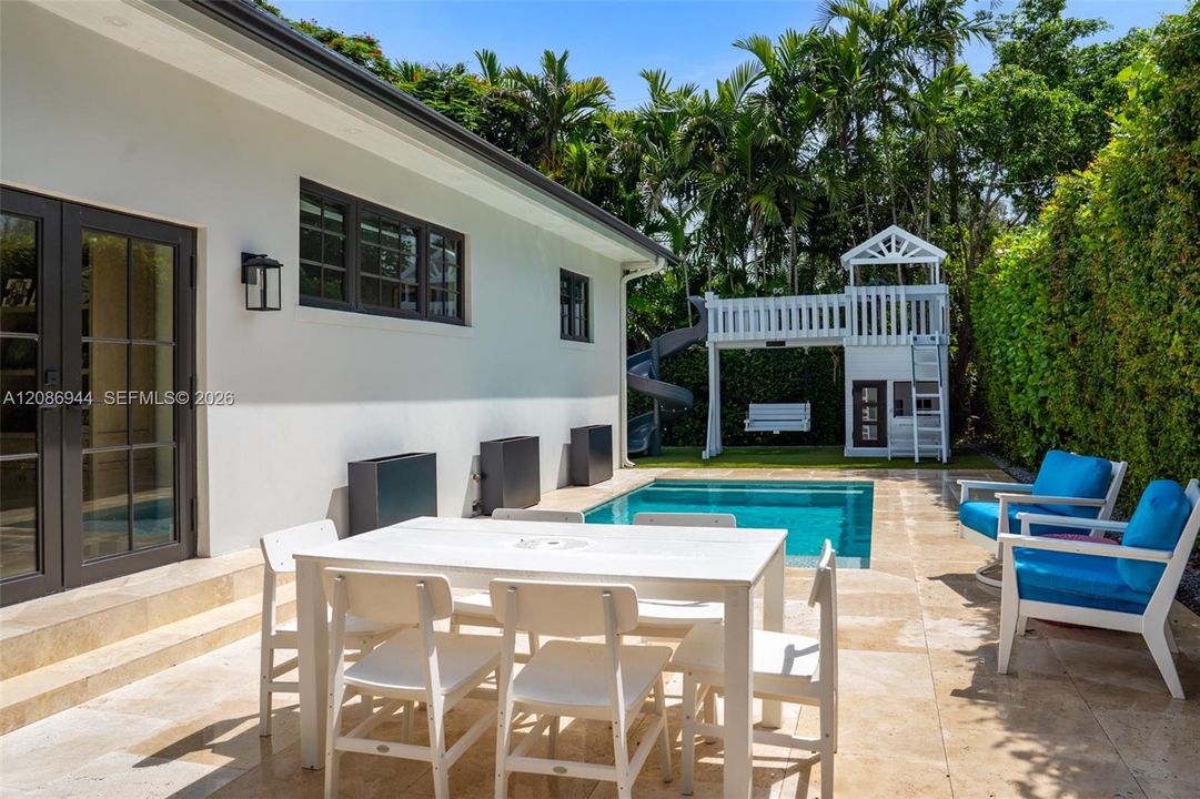 Activo con contrato: $2,750,000 (3 camas, 2 baños, 2082 Pies cuadrados)