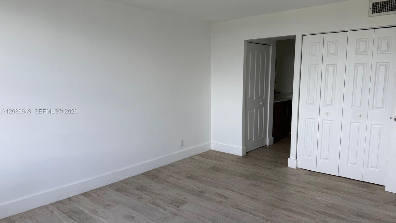 出租: $2,100 (1 贝兹, 1 浴室, 780 平方英尺)