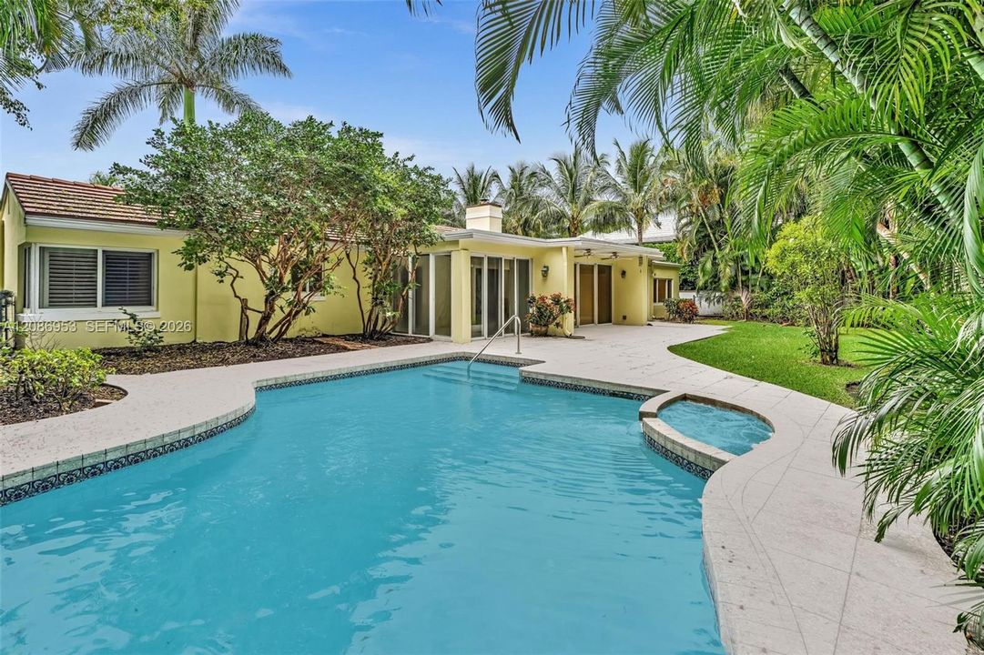 For Rent: $22,000 (3 beds, 3 baths, 2471 Square Feet)