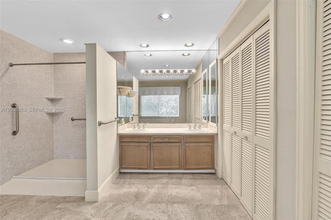 For Rent: $22,000 (3 beds, 3 baths, 2471 Square Feet)
