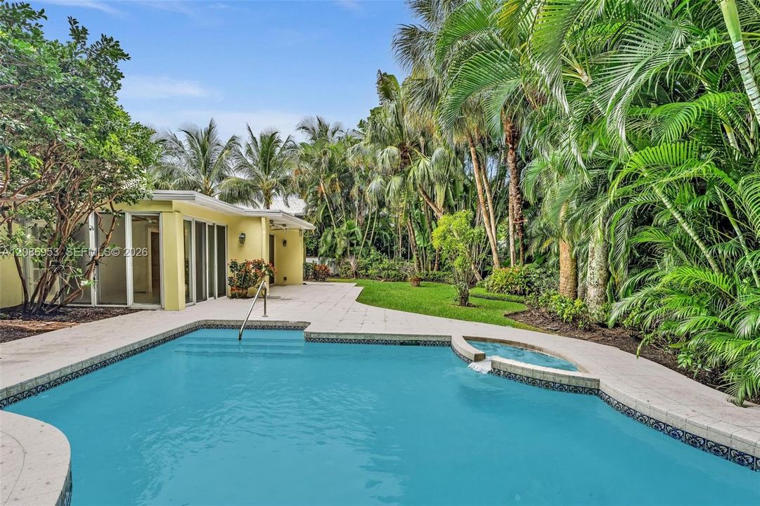 For Rent: $22,000 (3 beds, 3 baths, 2471 Square Feet)