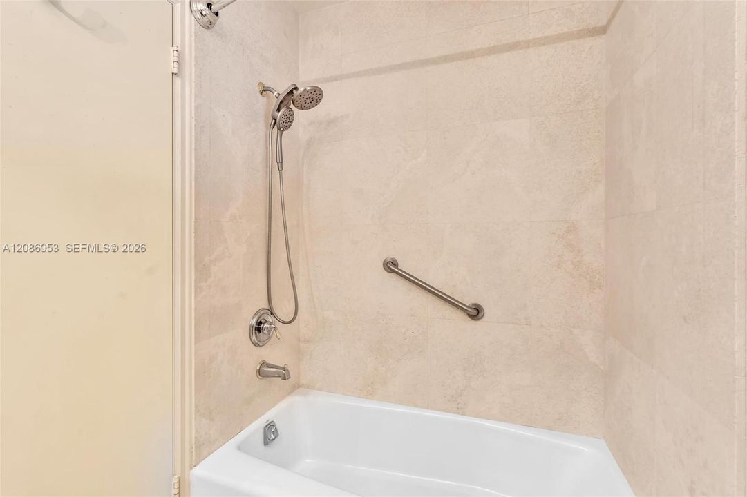 For Rent: $22,000 (3 beds, 3 baths, 2471 Square Feet)