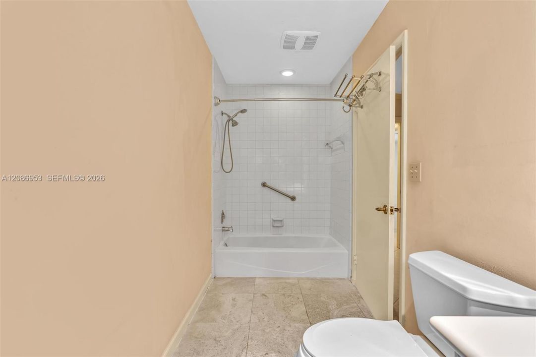 For Rent: $22,000 (3 beds, 3 baths, 2471 Square Feet)