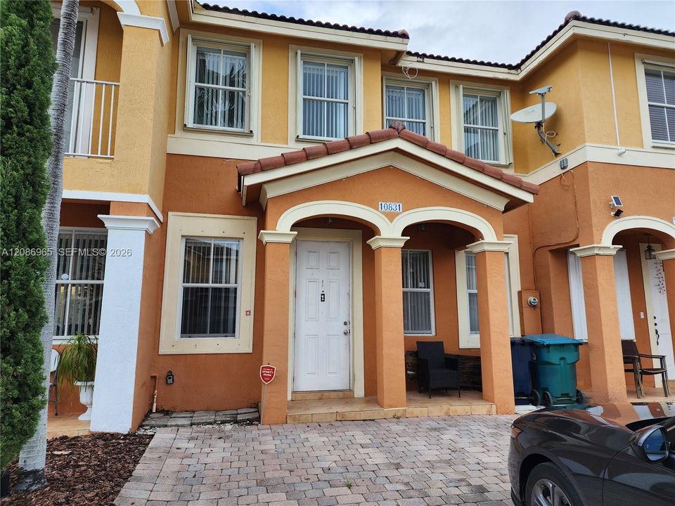 En Venta: $379,900 (3 camas, 2 baños, 1572 Pies cuadrados)