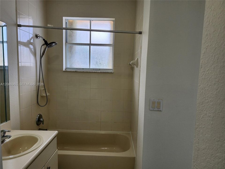 En Venta: $379,900 (3 camas, 2 baños, 1572 Pies cuadrados)