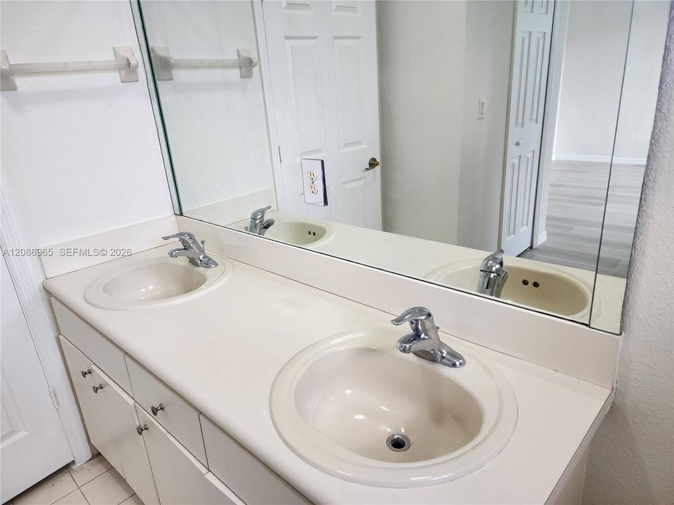 En Venta: $379,900 (3 camas, 2 baños, 1572 Pies cuadrados)