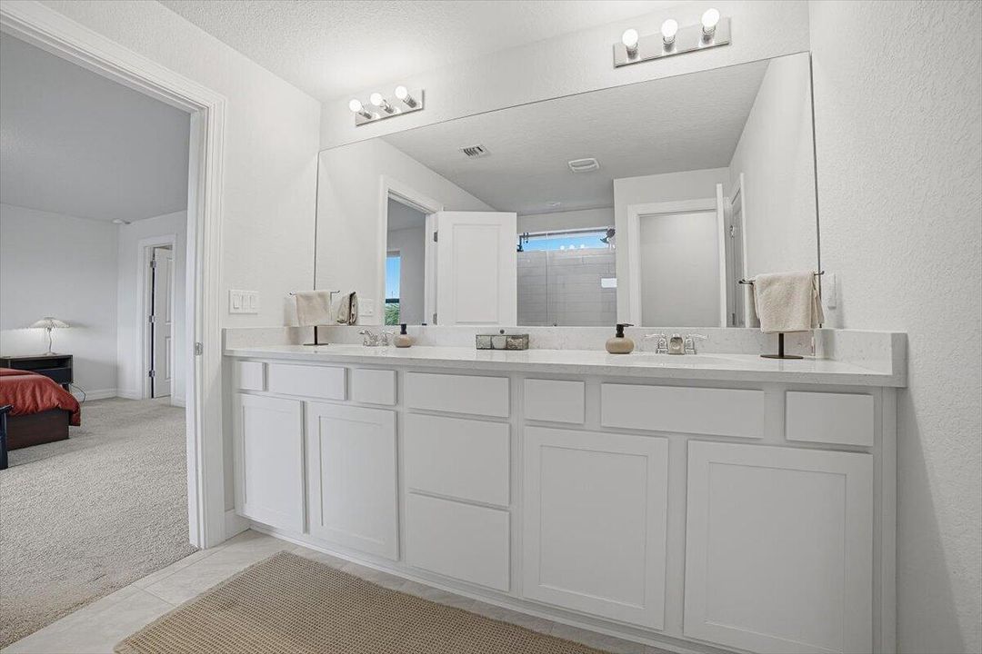 18-Bedroom3-Bathroom