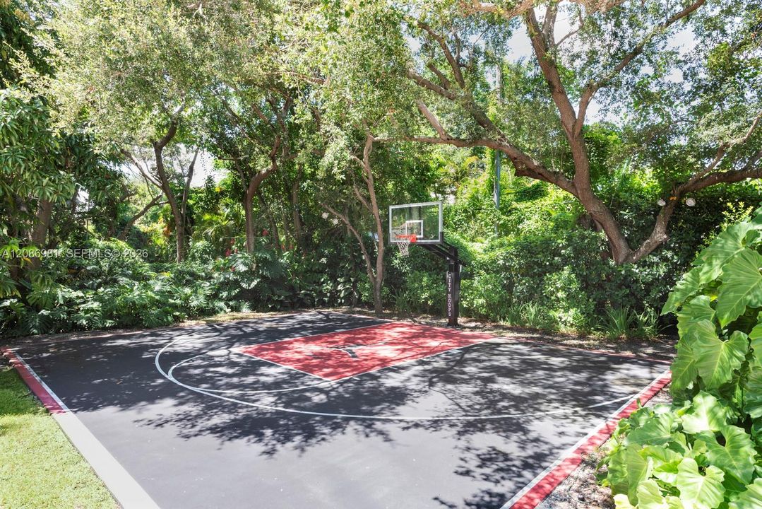 For Sale: $10,875,000 (7 beds, 8 baths, 9545 Square Feet)