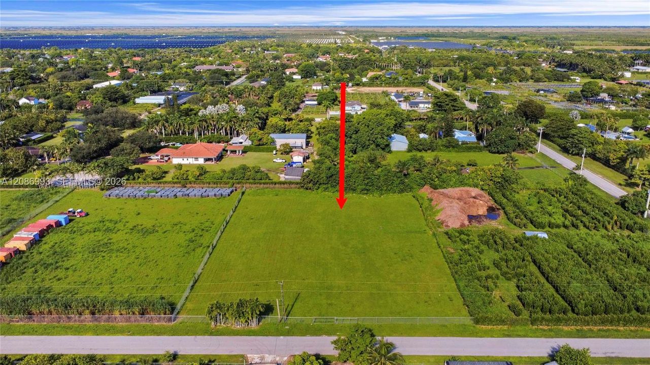 На продажу: $404,999 (1.49 acres)