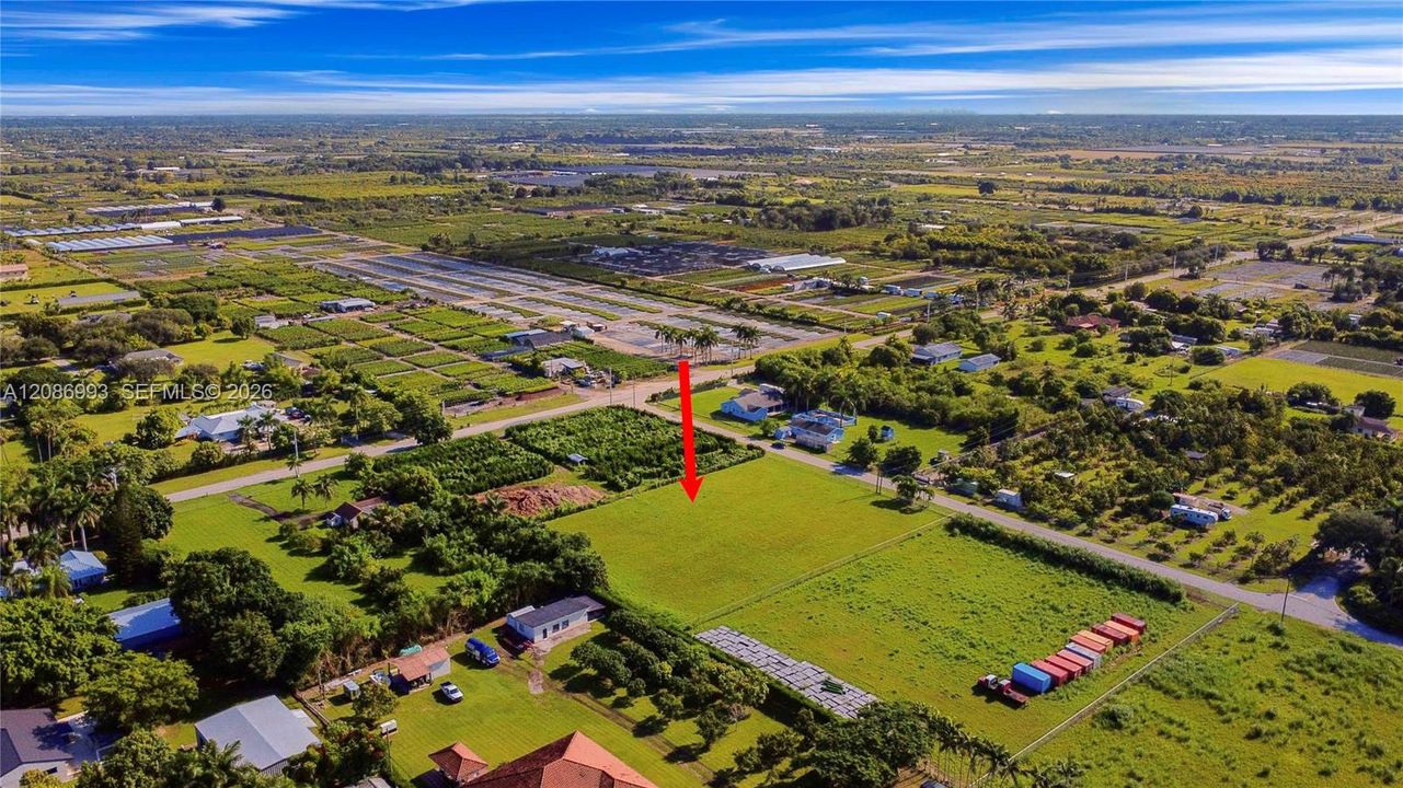 На продажу: $404,999 (1.49 acres)