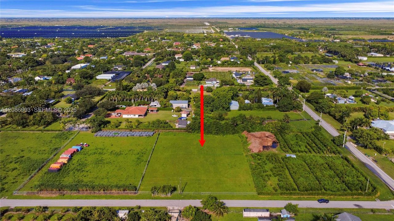 На продажу: $404,999 (1.49 acres)