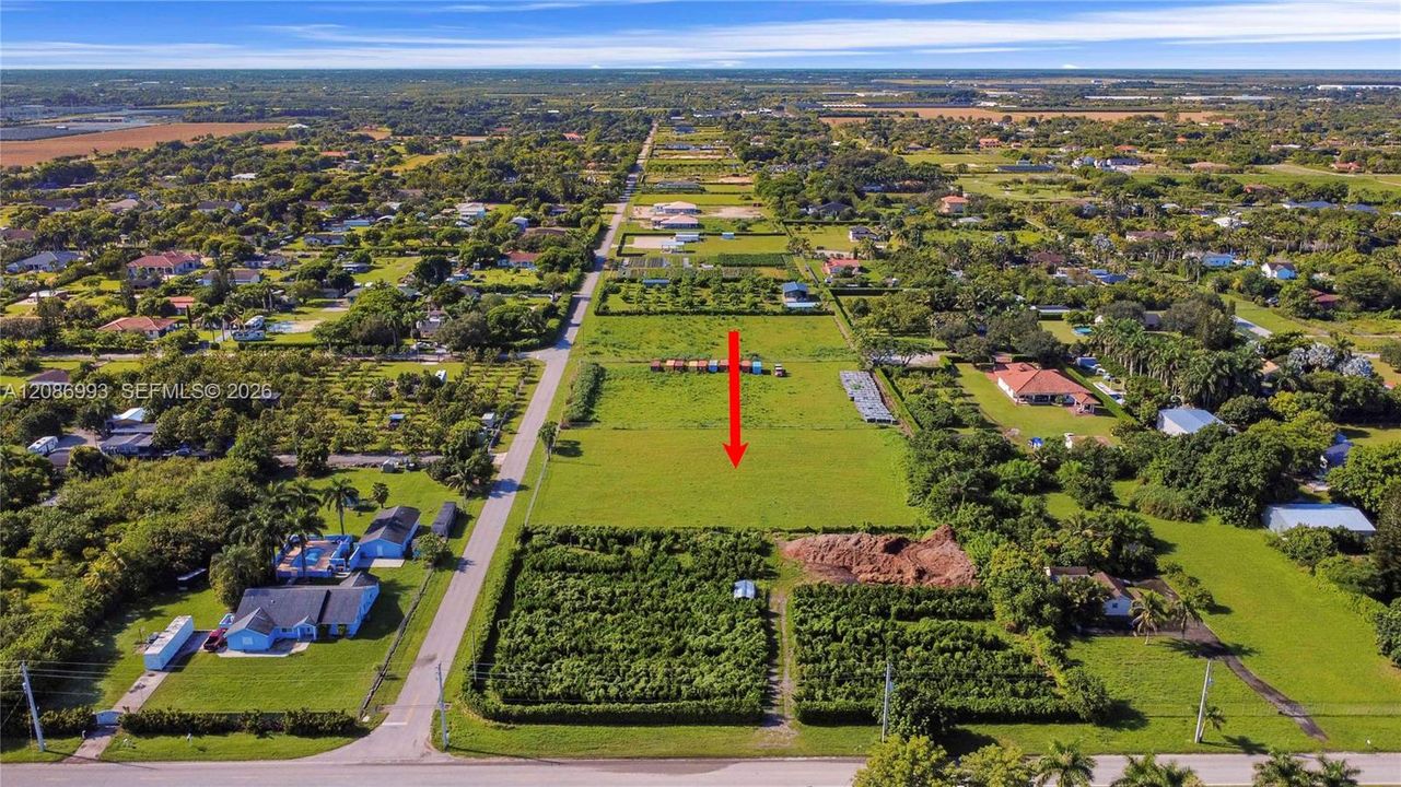 На продажу: $404,999 (1.49 acres)