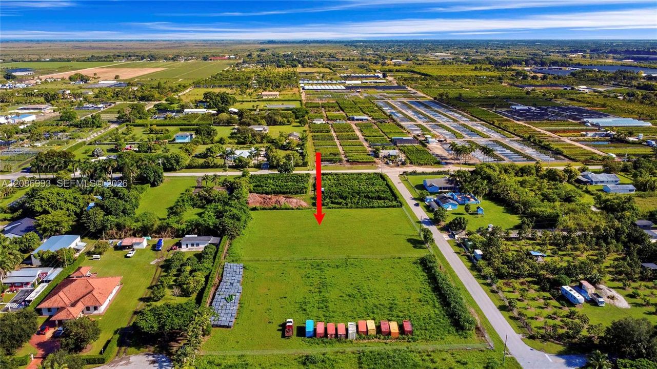 На продажу: $404,999 (1.49 acres)