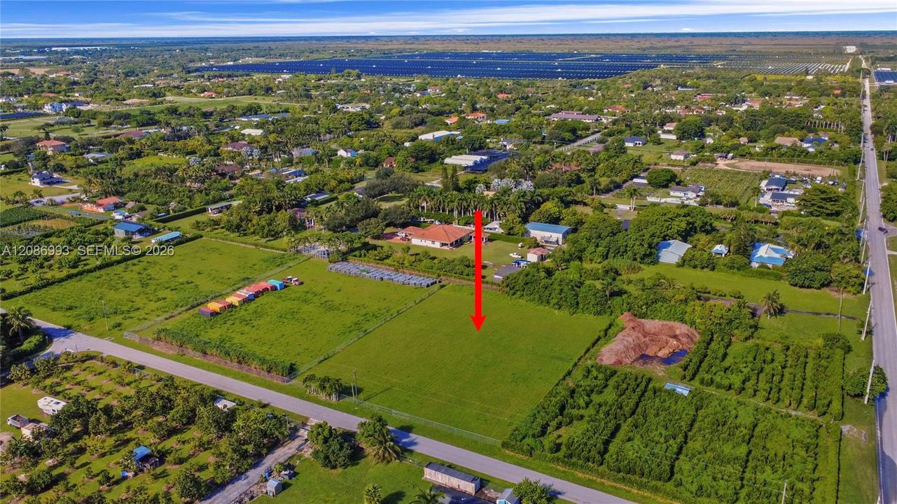 На продажу: $404,999 (1.49 acres)