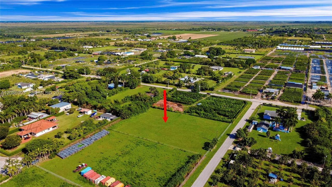 На продажу: $404,999 (1.49 acres)