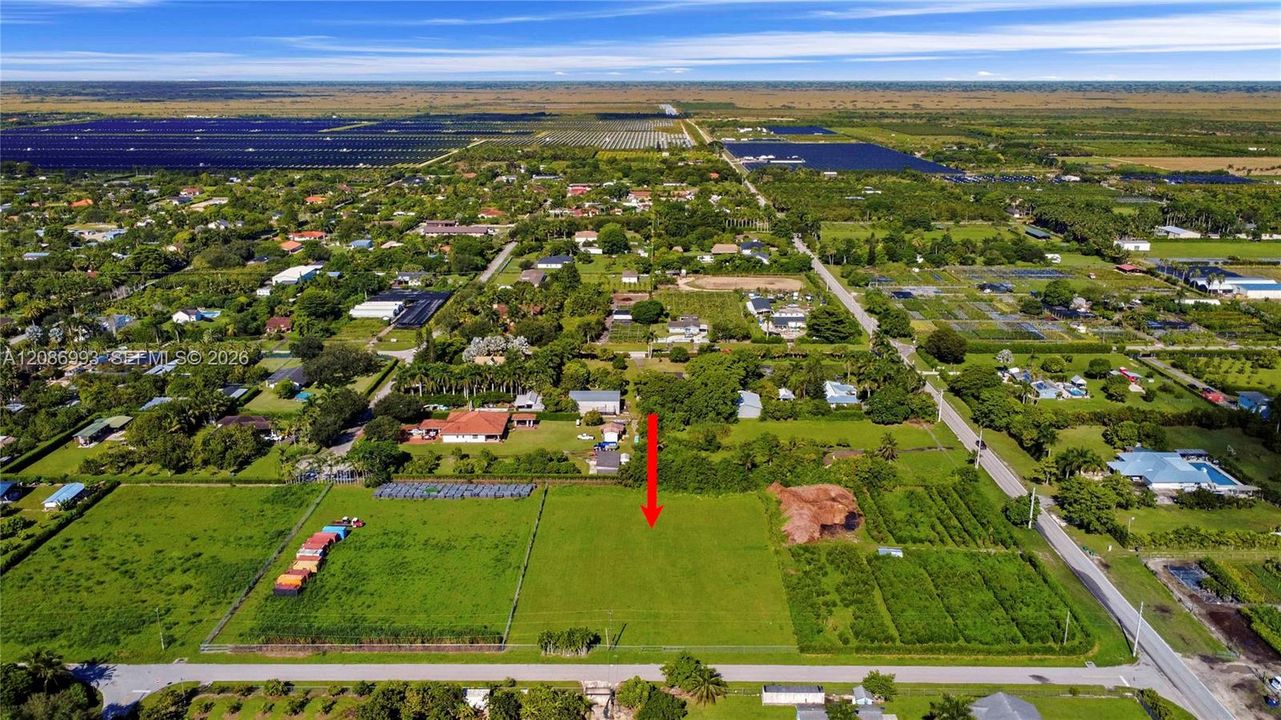 На продажу: $404,999 (1.49 acres)