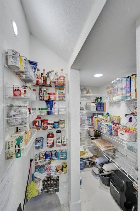 На продажу: $824,250 (4 спален, 2 ванн, 2362 Квадратных фут)