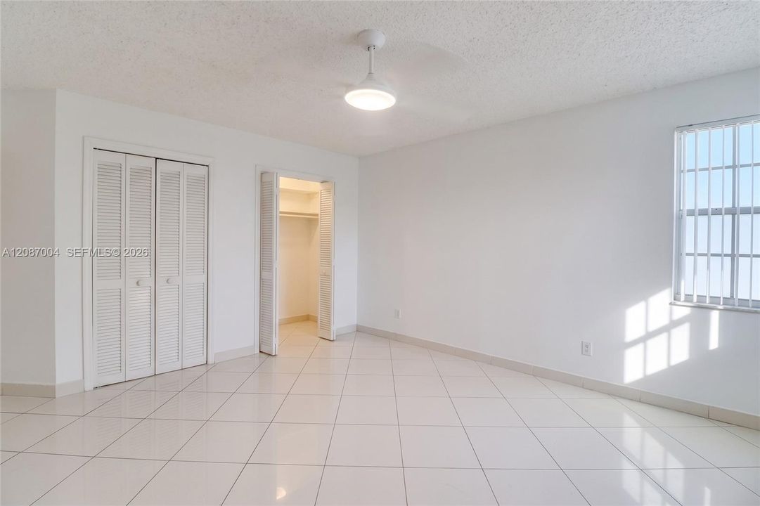 For Sale: $900,000 (5 beds, 3 baths, 2921 Square Feet)