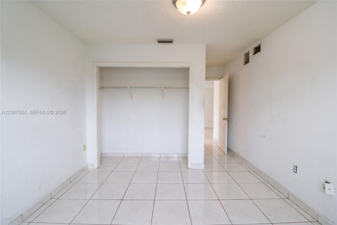 For Sale: $900,000 (5 beds, 3 baths, 2921 Square Feet)
