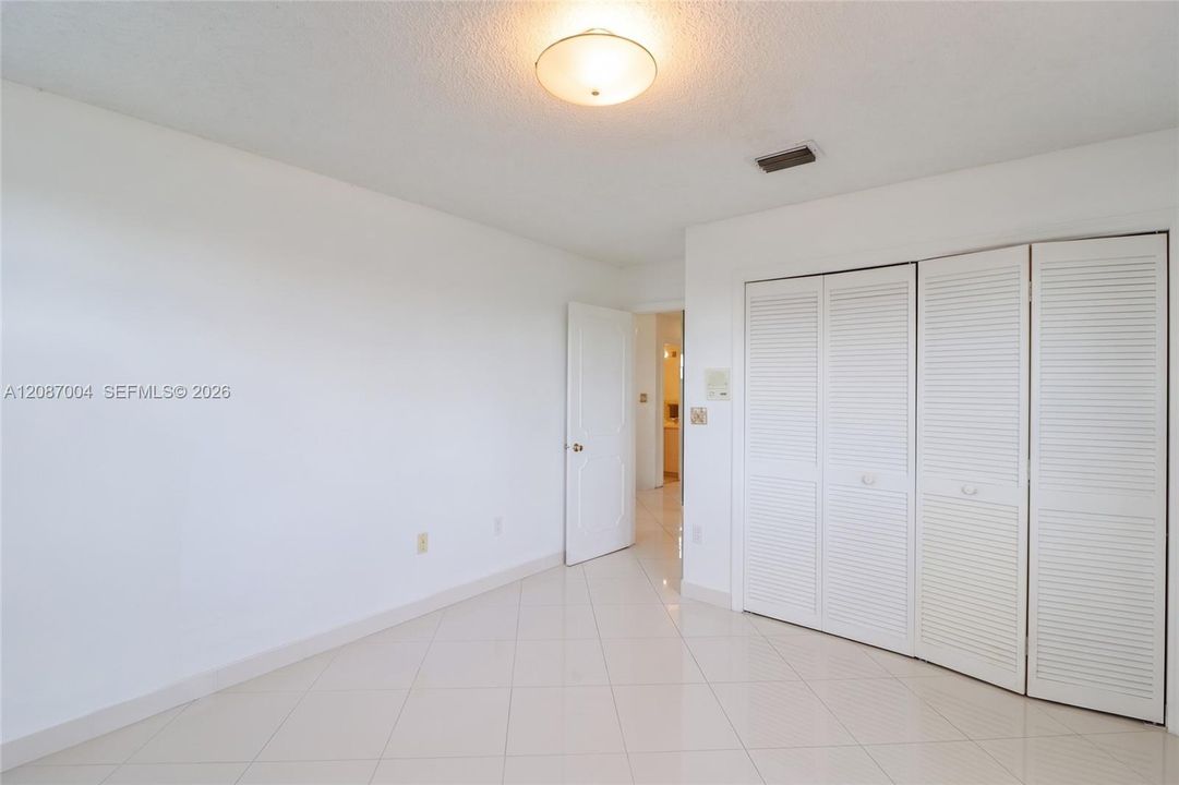 For Sale: $900,000 (5 beds, 3 baths, 2921 Square Feet)