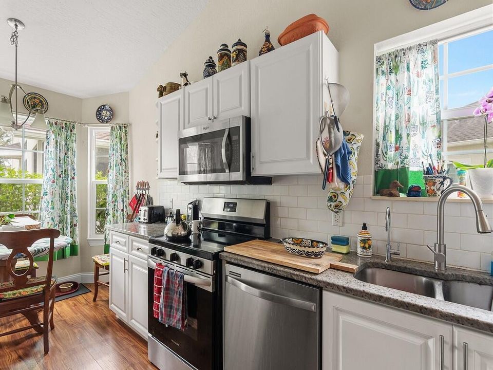 KITCHEN APPLIANCES