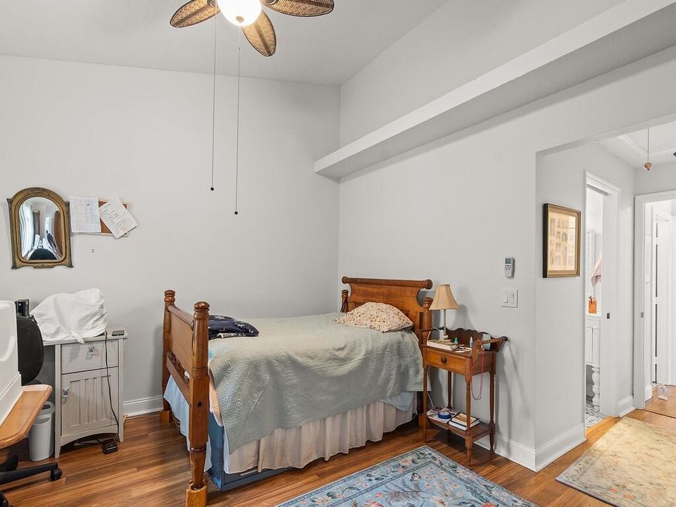 BEDROOM2 2