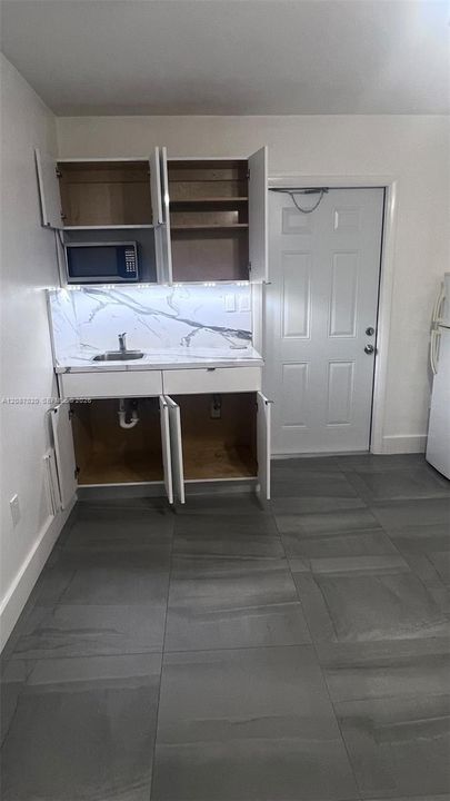 В аренду: $1,200 (1 спален, 1 ванн, 2112 Квадратных фут)