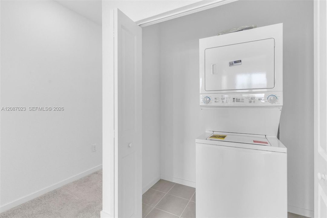 В аренду: $2,899 (4 спален, 3 ванн, 1633 Квадратных фут)