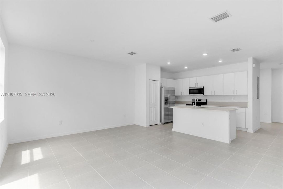 В аренду: $2,899 (4 спален, 3 ванн, 1633 Квадратных фут)
