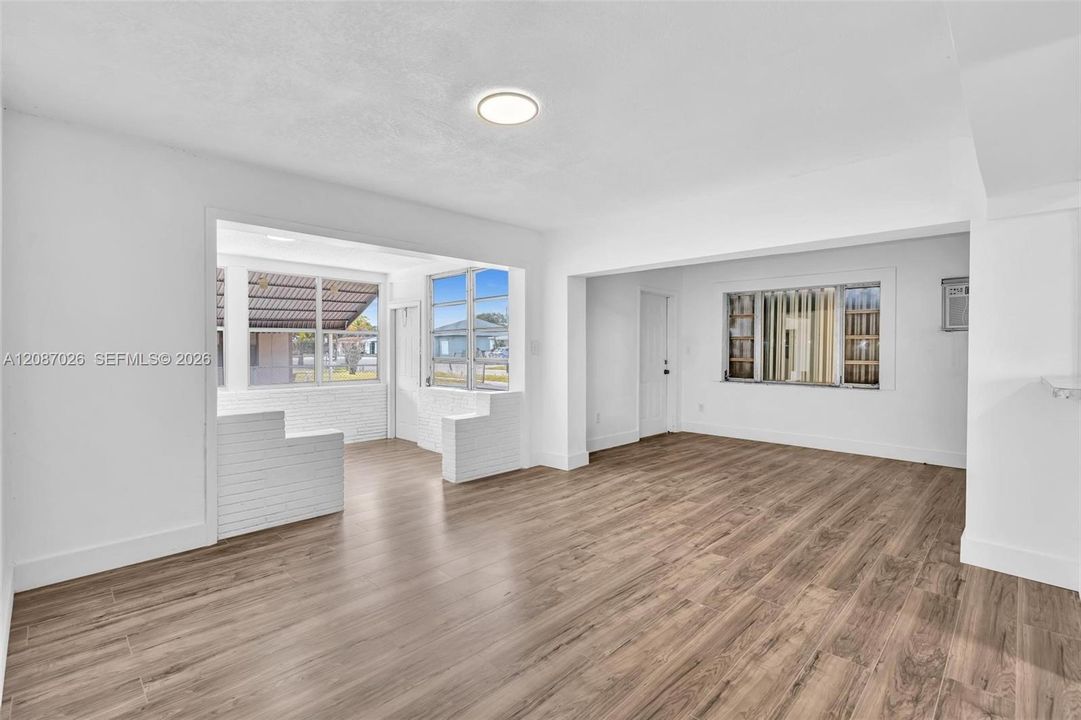 For Sale: $399,000 (3 beds, 1 baths, 1194 Square Feet)