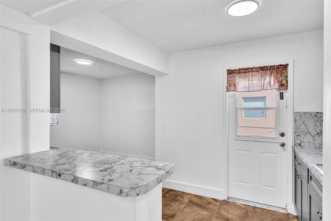For Sale: $399,000 (3 beds, 1 baths, 1194 Square Feet)