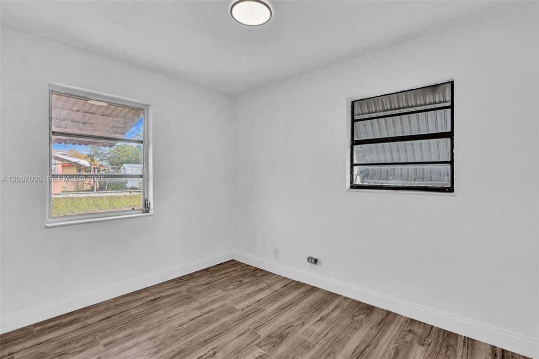For Sale: $399,000 (3 beds, 1 baths, 1194 Square Feet)