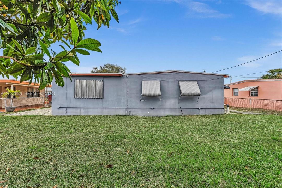 For Sale: $399,000 (3 beds, 1 baths, 1194 Square Feet)