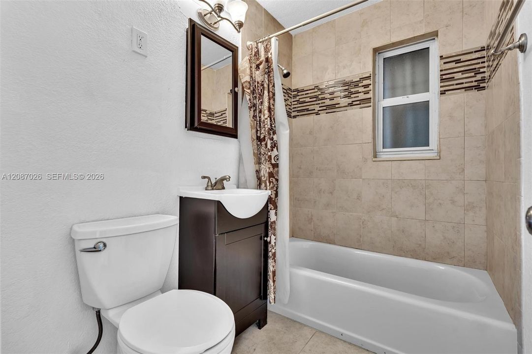 For Sale: $399,000 (3 beds, 1 baths, 1194 Square Feet)